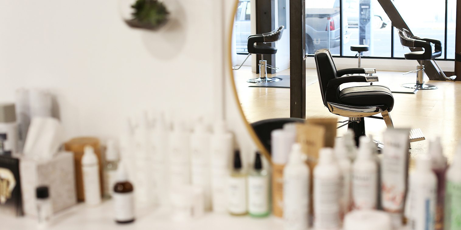 Empty beauty salon (Sonia Roselli/Unsplash)